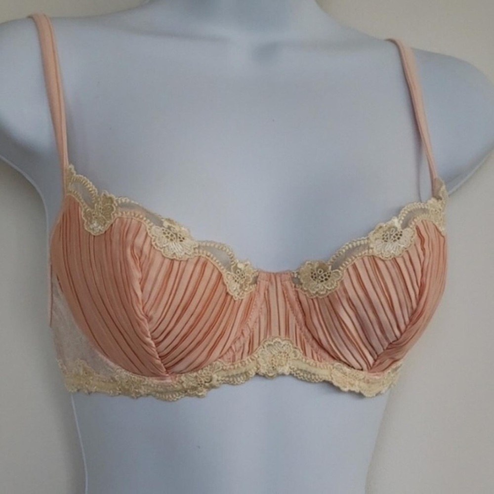 La Perla Peach and Cream Lace Bra vintage